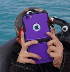 Read more about the article Why Parents Relent and Give Kids Smartphones