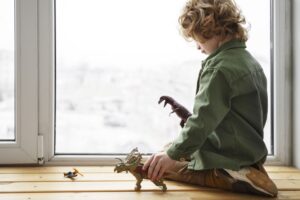 Read more about the article ¿Tu hijo/a te pide jugar todo el tiempo? La clave para enseñarle a jugar solo/a sin sentir culpa
