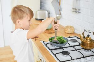 Read more about the article ¿Por qué tu hijo/a no quiere ayudar en casa? Soluciones infalibles para motivar su colaboración