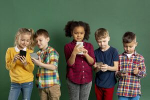 Read more about the article La Ley de Seguridad en Línea de Reino Unido: ¿La última esperanza para proteger a los niños/as en internet?