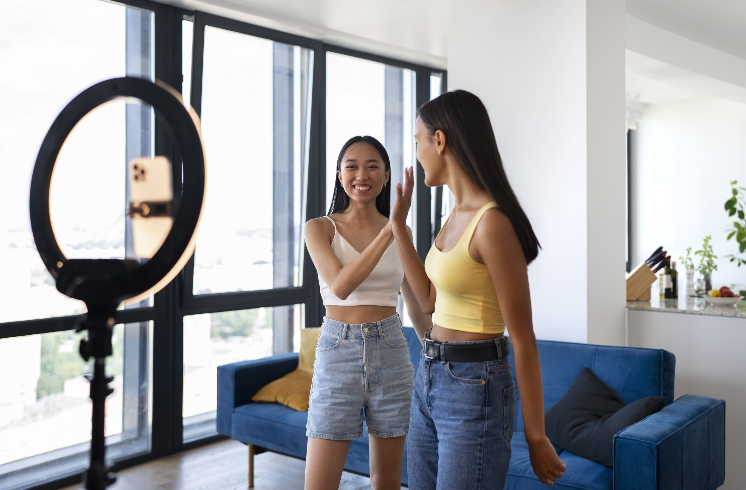 You are currently viewing ¿Está tu hijo/a en peligro? Descubre cómo los retos virales de TikTok afectan a los adolescentes y cómo protegerlos