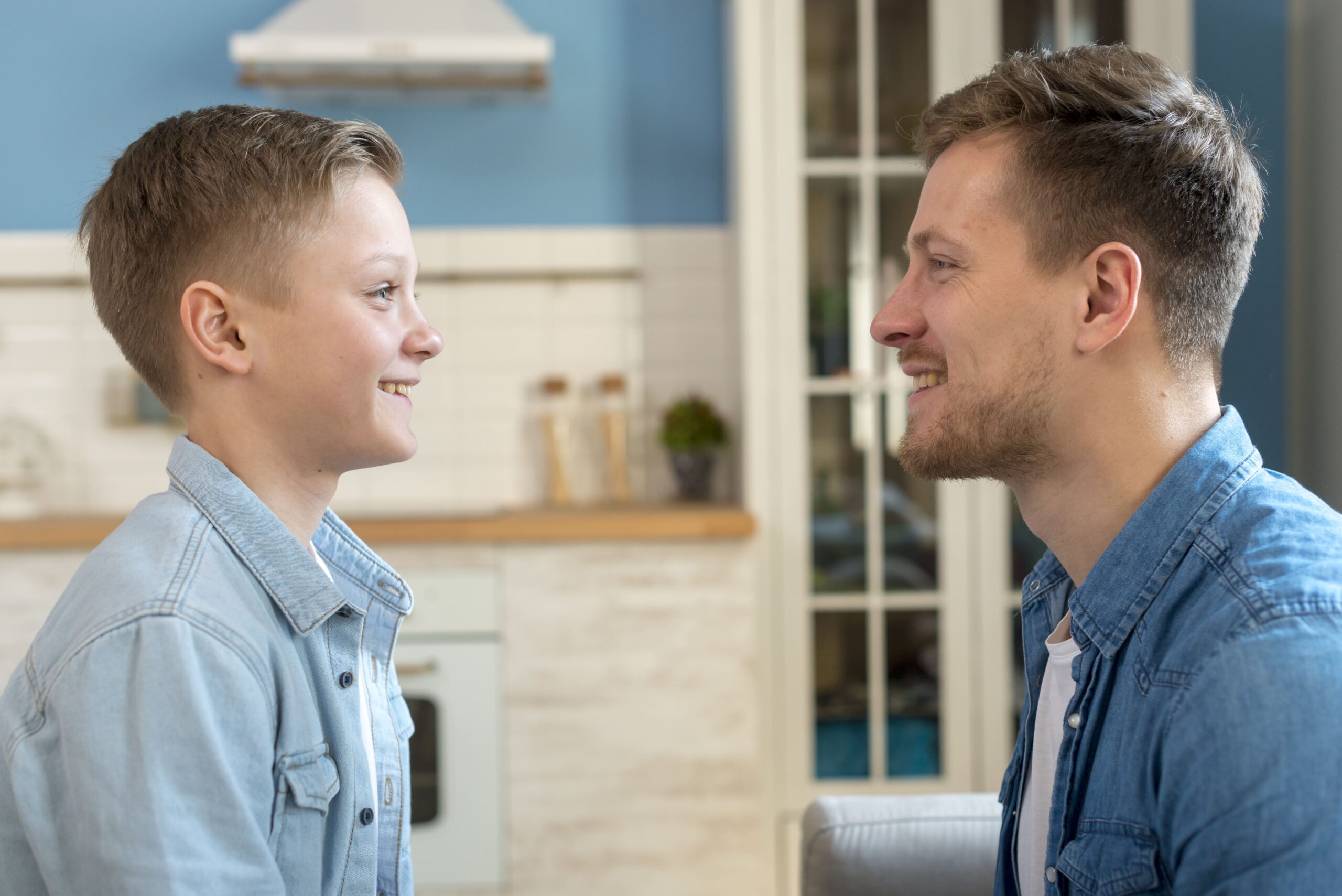 You are currently viewing ¿Tu hijo/a se queda en silencio ante las preguntas de adultos? Estos son los pasos para mejorar su capacidad de interactuar
