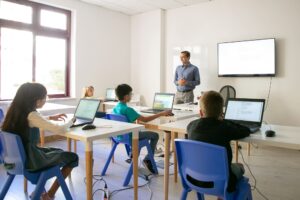 Read more about the article Aulas desconectadas: Madrid también se une a la prohibición de pantallas en los colegios
