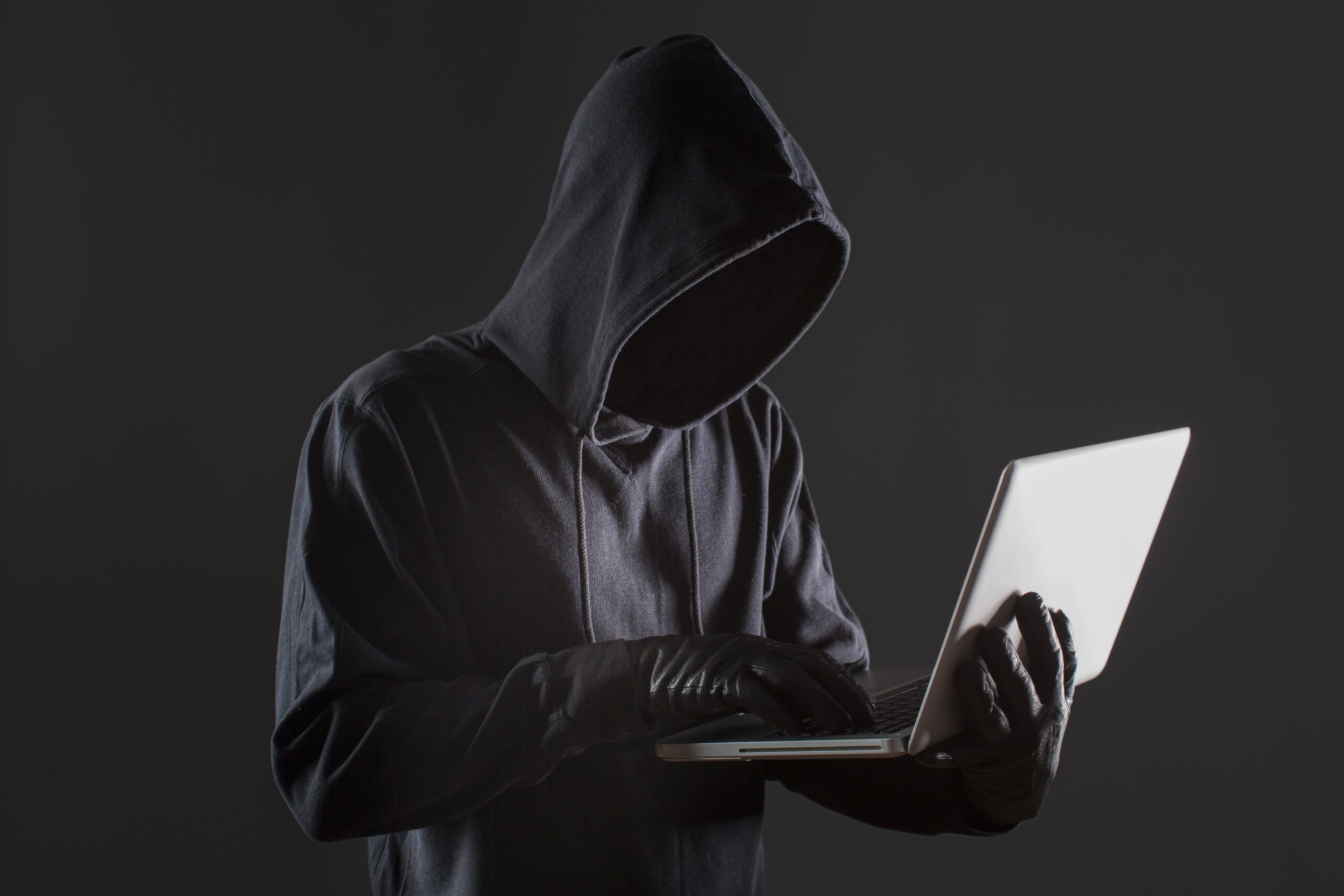 Read more about the article Protege a tus hijos del Dark Web: Guía definitiva y práctica para padres