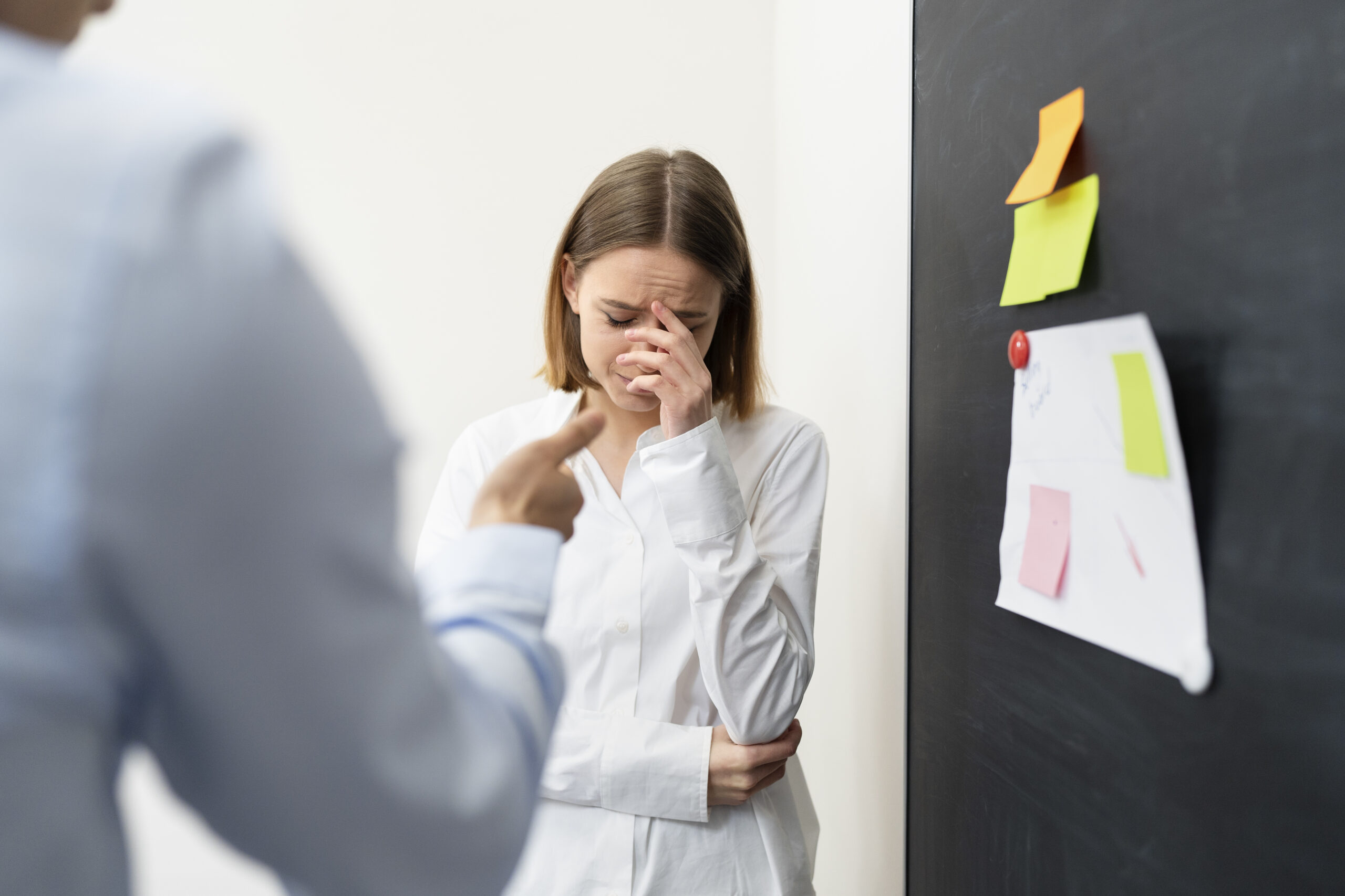 Read more about the article Estrés docente y crisis emocional en las aulas: cómo afecta a profesores y alumnos en 2025
