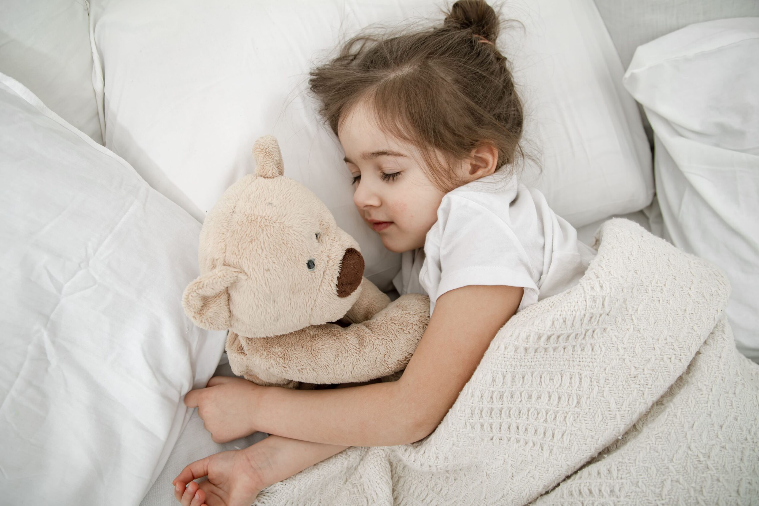 Read more about the article Qué hacer si tu hijo/a no quiere irse a dormir: guía para padres y madres