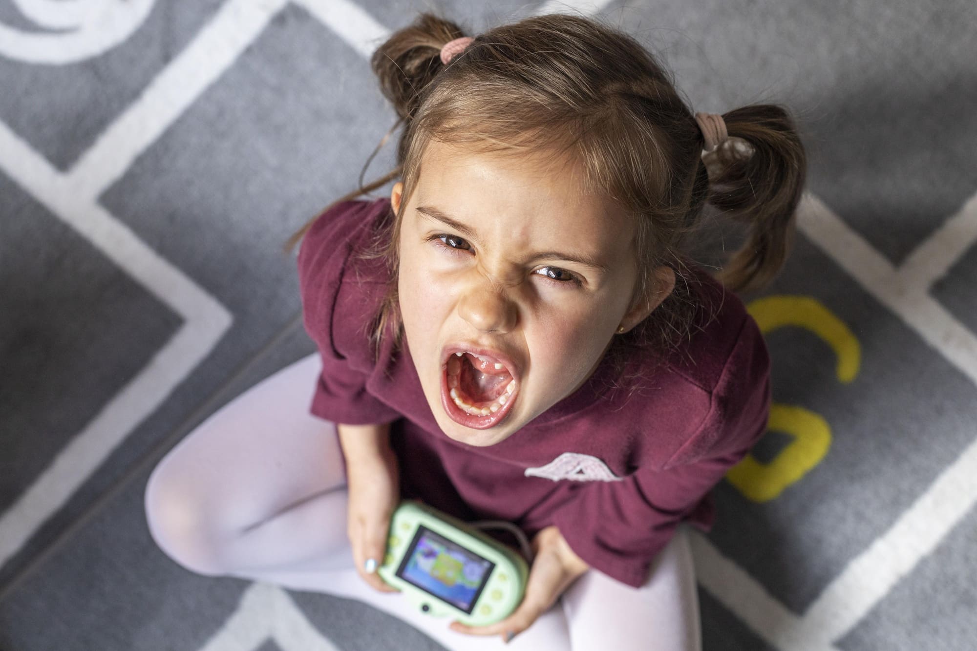 Read more about the article Mi hijo/a grita cuando está enfadado/a: causas y soluciones prácticas para padres y madres