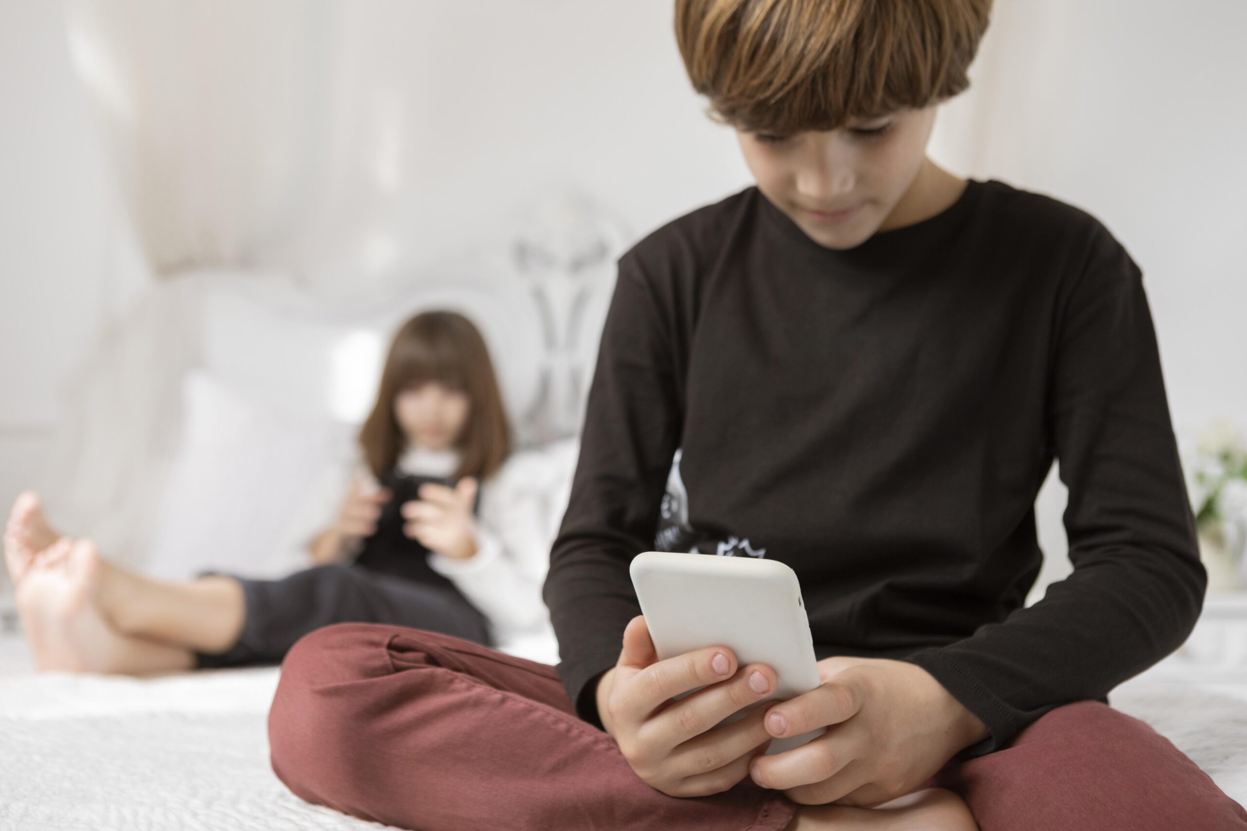 Read more about the article Control parental gratuito en móviles, tablets y ordenadores: así puedes activarlo paso a paso