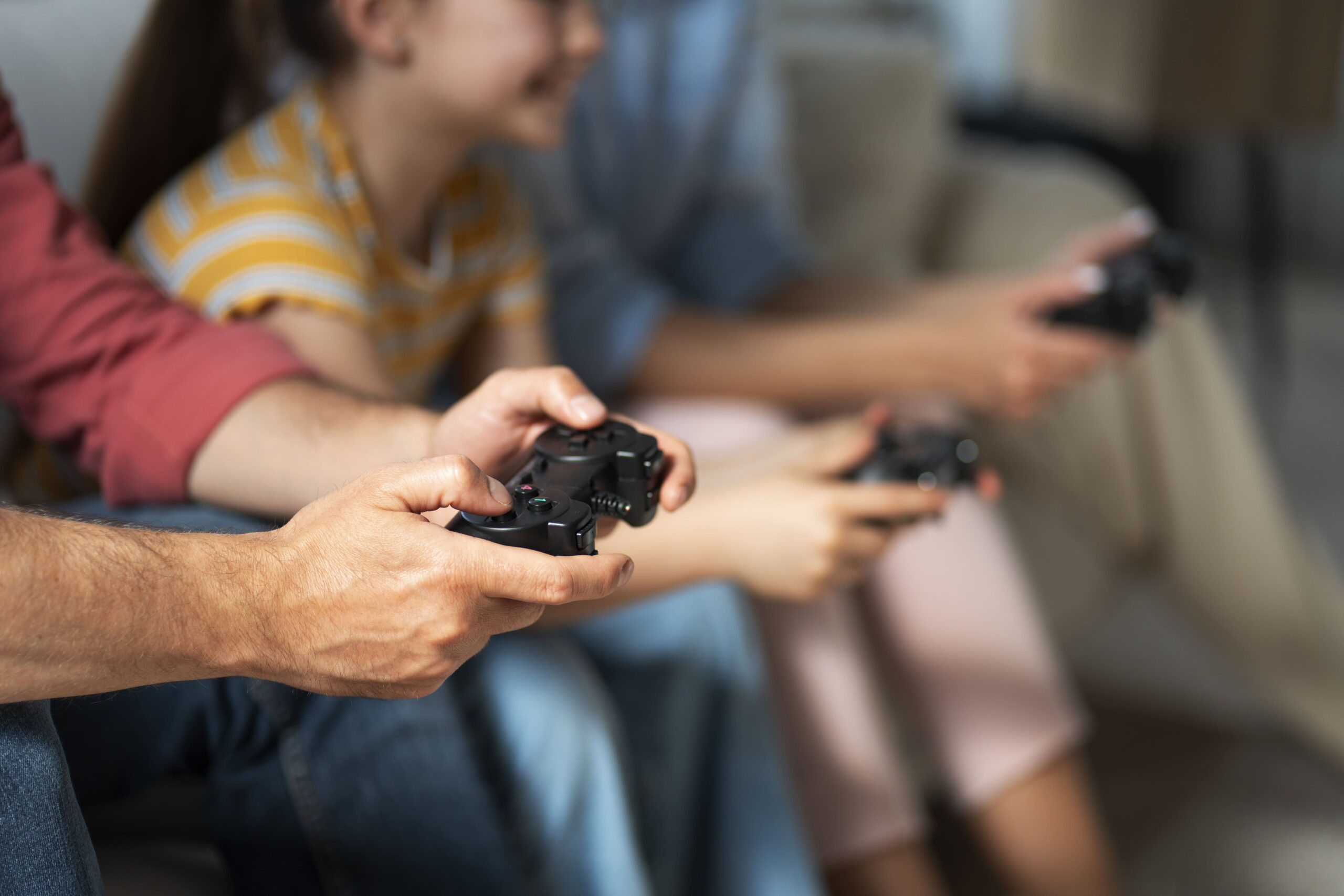 You are currently viewing Cómo enseñar a tus hijos a protegerse en comunidades de videojuegos y foros