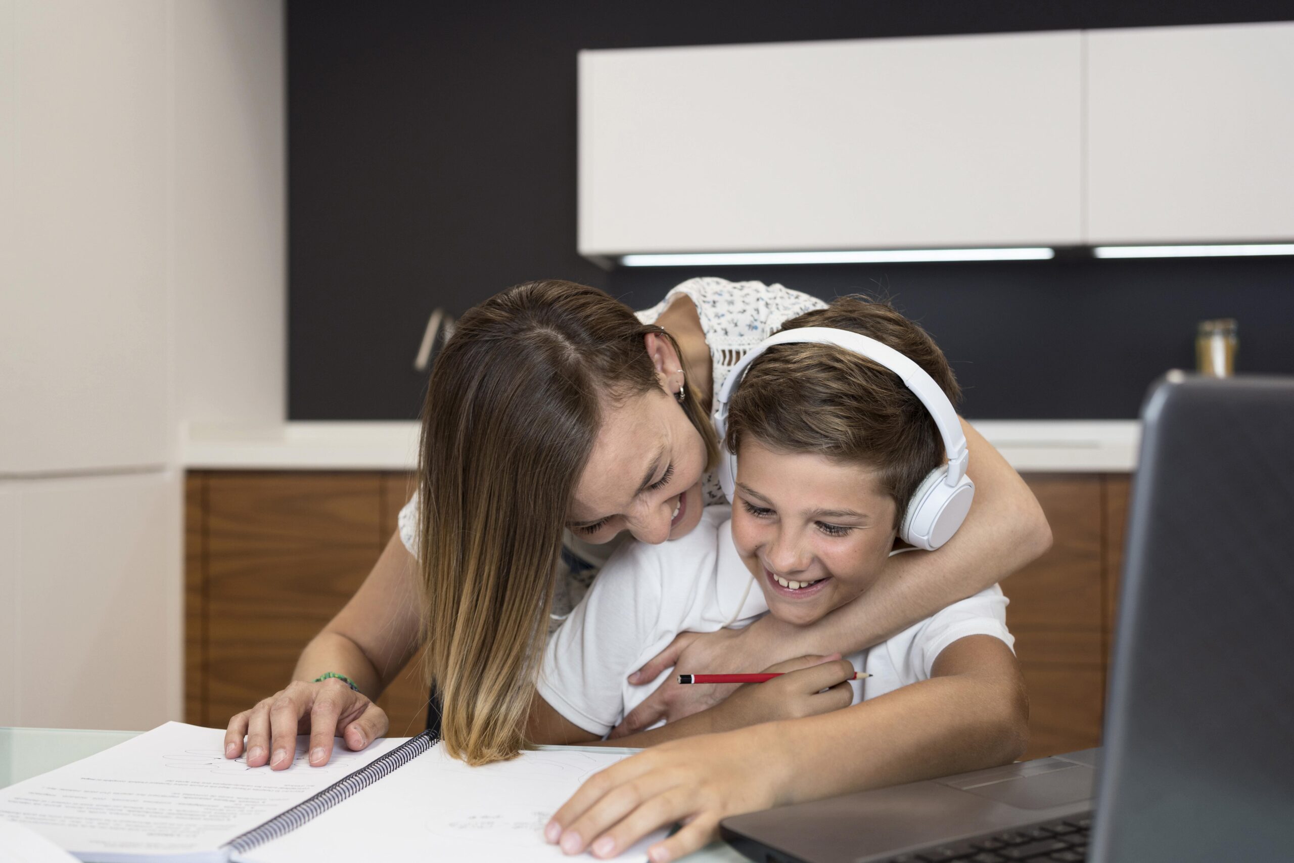 Read more about the article Aprender no es memorizar: cómo activar el aprendizaje real en casa