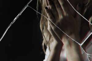 Estudios vinculan las pantallas con depresión e ideas suicidas
