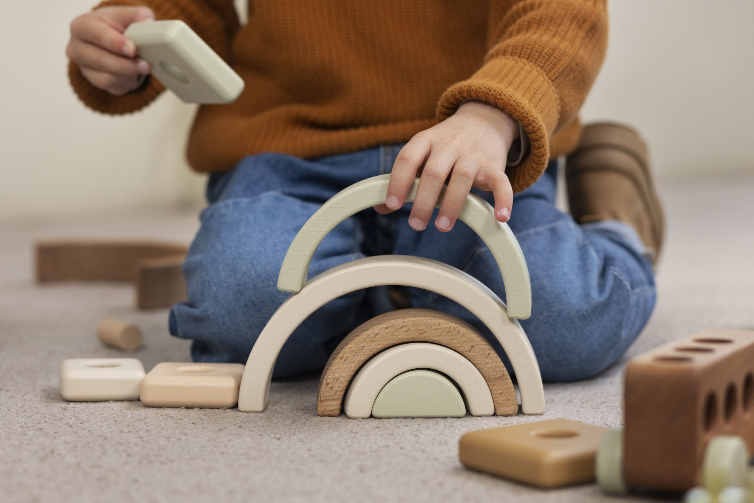 You are currently viewing Cómo aplicar el Método Montessori en casa: guía práctica para madres y padres