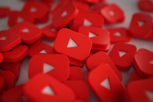 YouTube refuerza la protección infantil en los directos