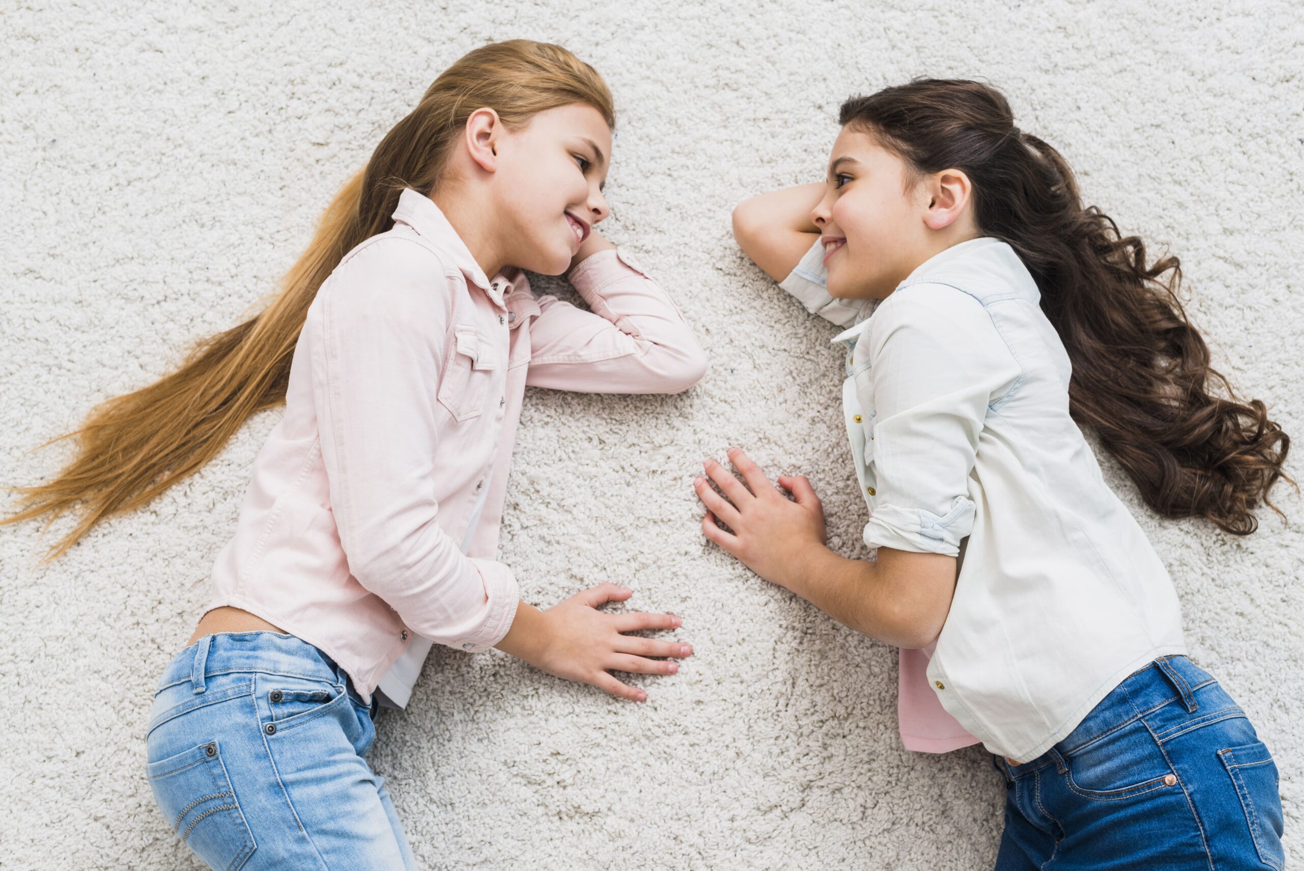 Read more about the article ¿Por qué mis hijos discuten tanto en verano? Consejos para entender y gestionar los conflictos entre hermanos