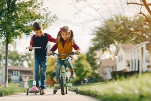 Generación nostálgica: recuerdos de una infancia sin móviles y veranos en bici